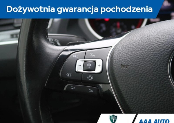 Volkswagen Tiguan cena 93000 przebieg: 154162, rok produkcji 2019 z Stąporków małe 254